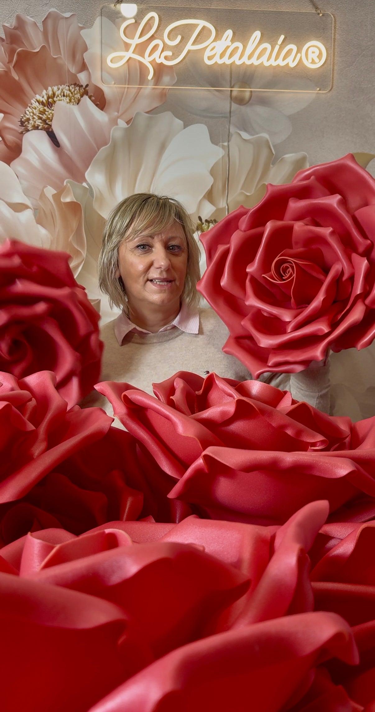 Rosa rosso ciliegia da appoggio o da parete - Cherry red rose